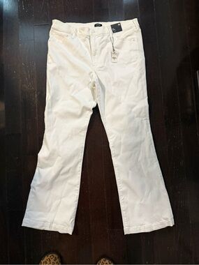 NWT Express Women’s White Mid Rise Bootcut Jeans Size 16R